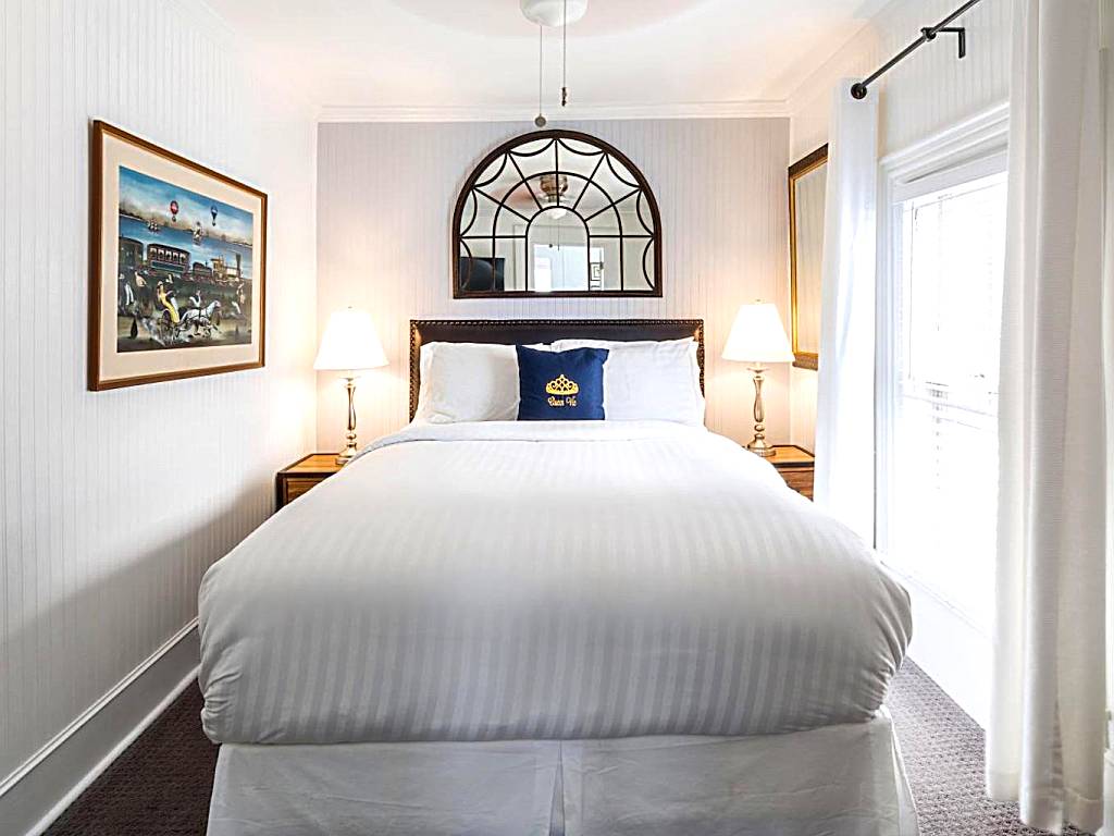 Queen Vic Guest House (Provincetown)