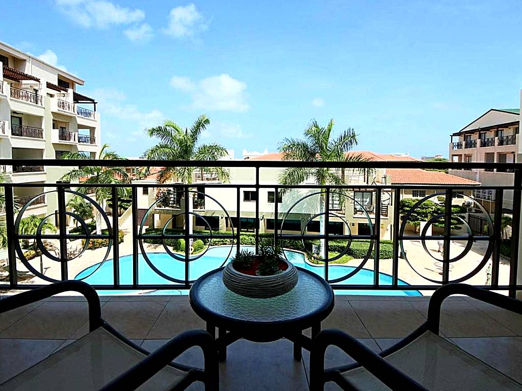 307: 1 bedroom condo with balcony in Palm Beach
