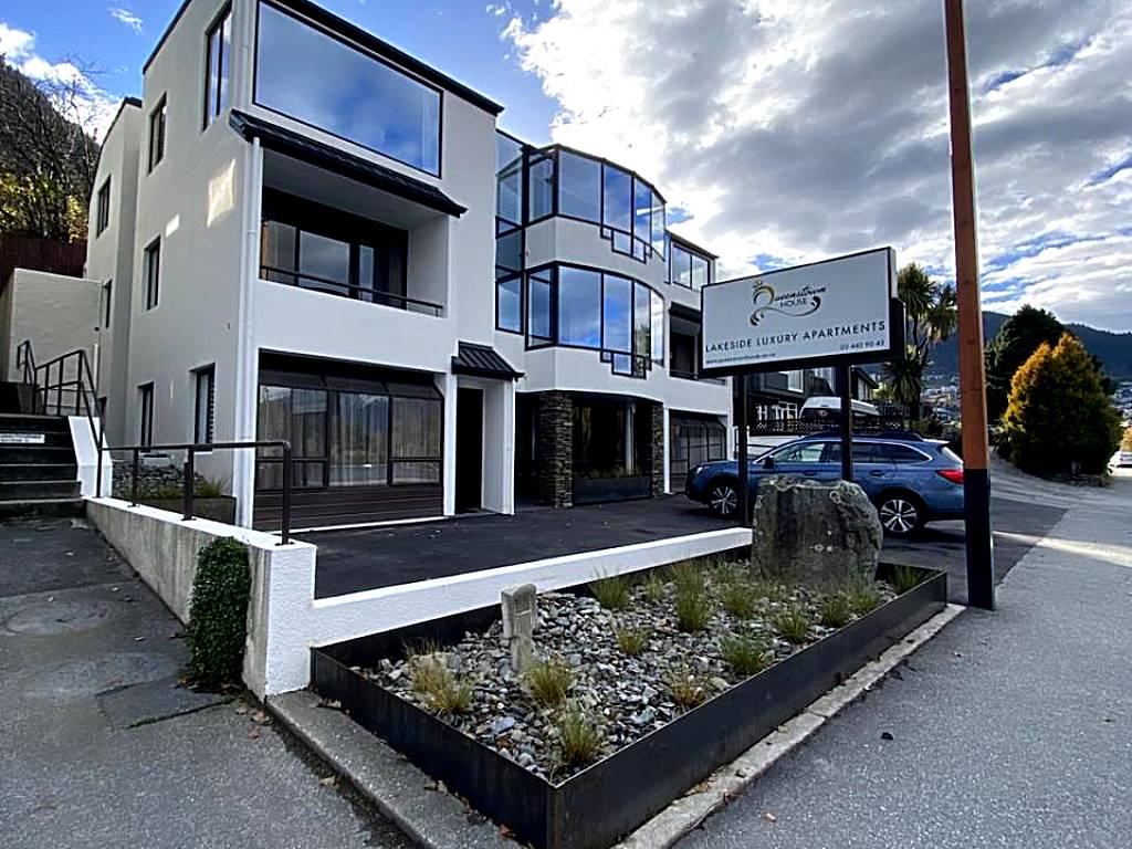 Queenstown House Lakeside