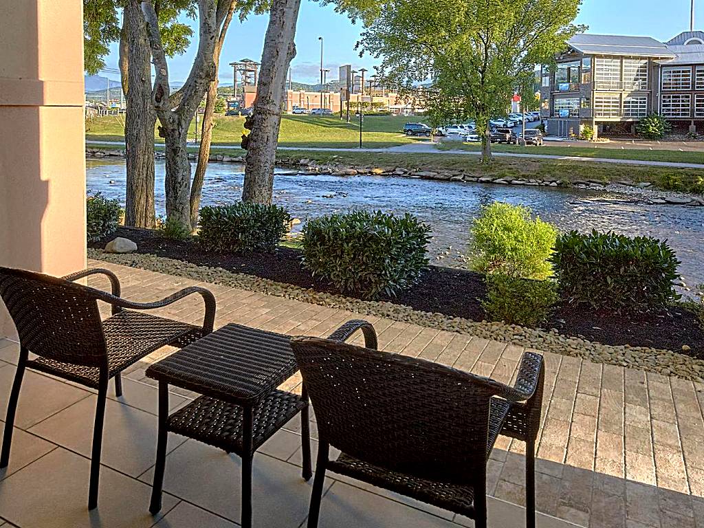 The Inn On The River (Pigeon Forge)
