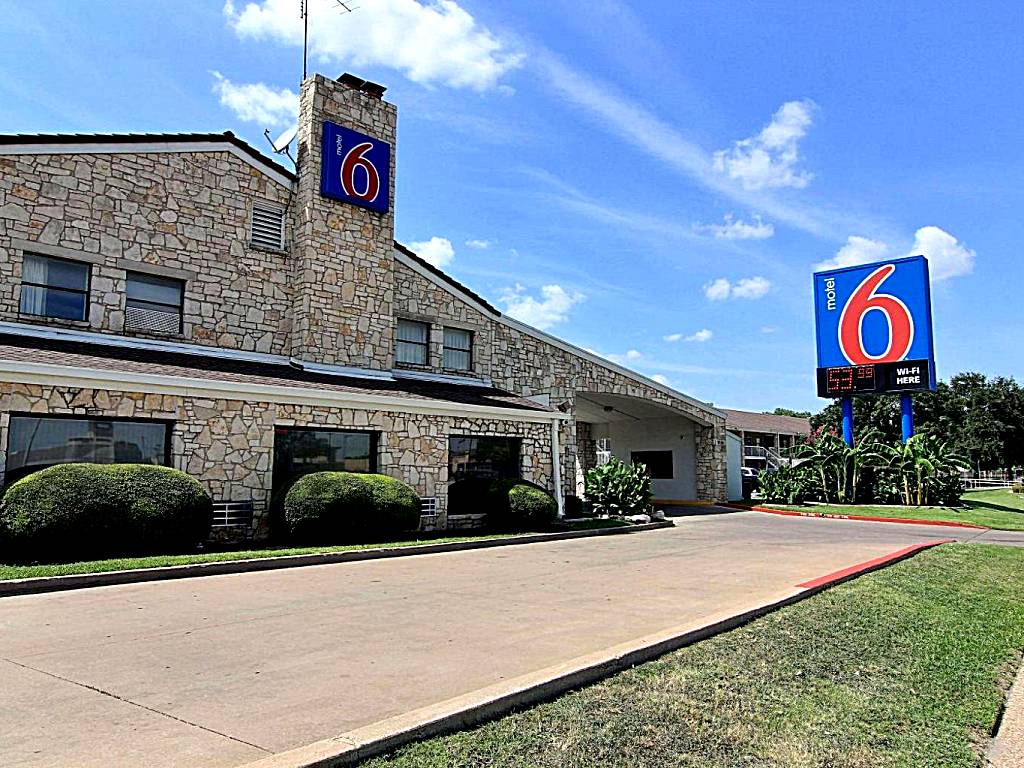 Motel 6 Austin