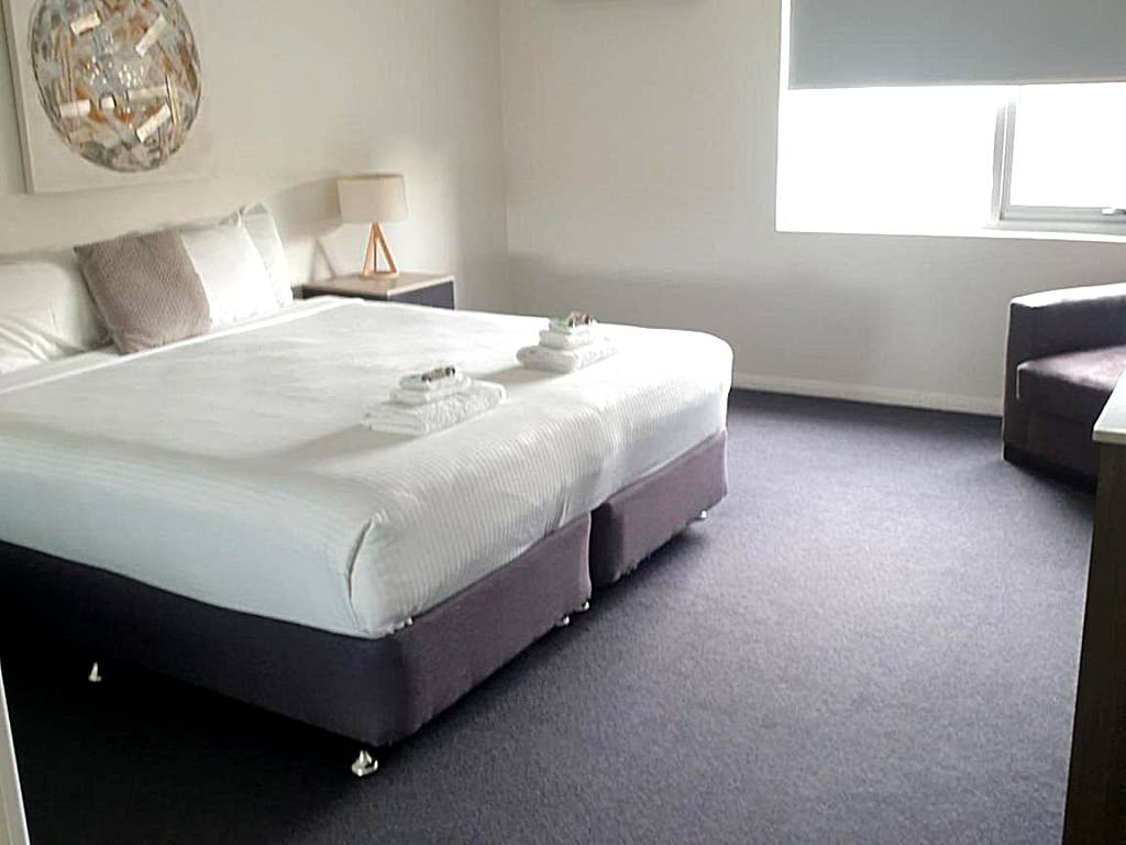 Carlton Suites