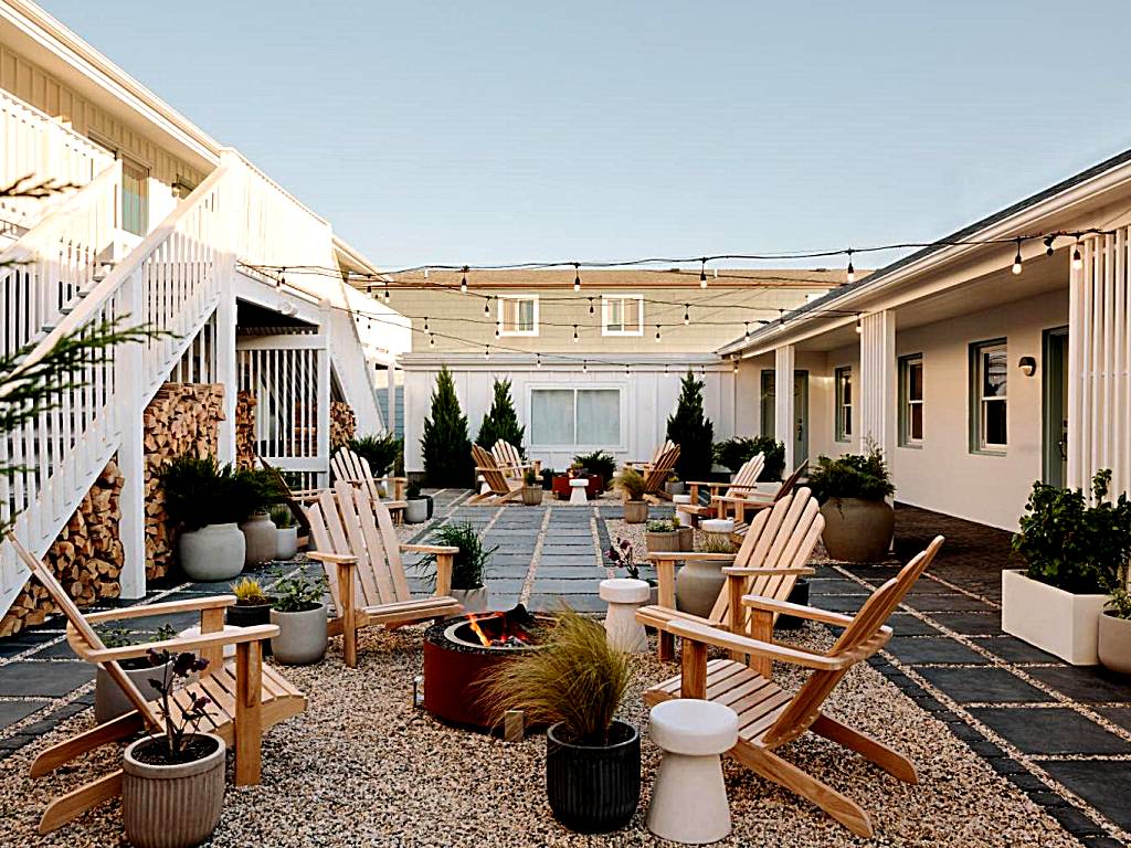 Daunts Albatross Motel