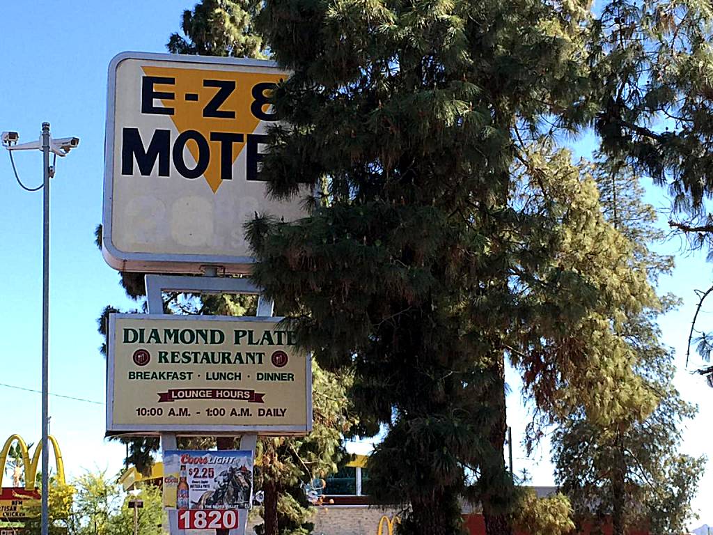 EZ 8 Motel Airporter