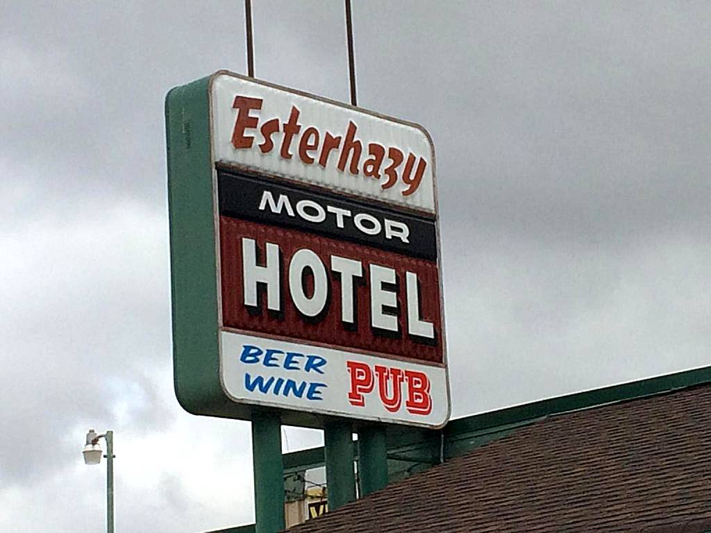 Esterhazy Motor Hotel (Esterhazy)