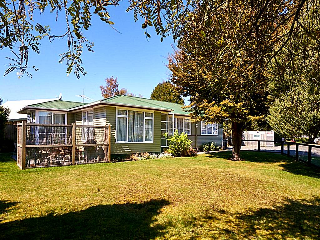 Accommodation Fiordland -The Three Bedroom House at 226A Milford Road