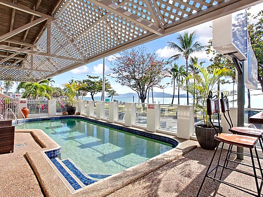 Beach House Motel