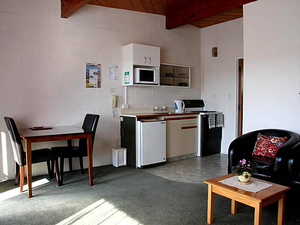 Coachman's Lodge Motel