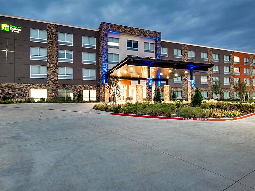 Holiday Inn Express & Suites Dallas North - Addison