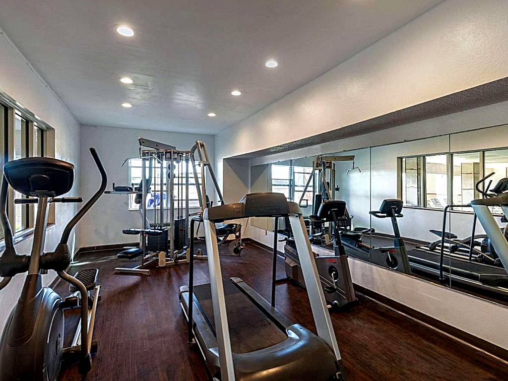 Quality Suites Addison-Dallas