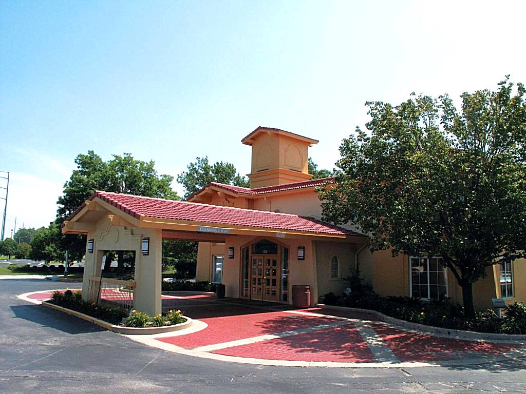 La Quinta Inn by Wyndham Kansas City Lenexa