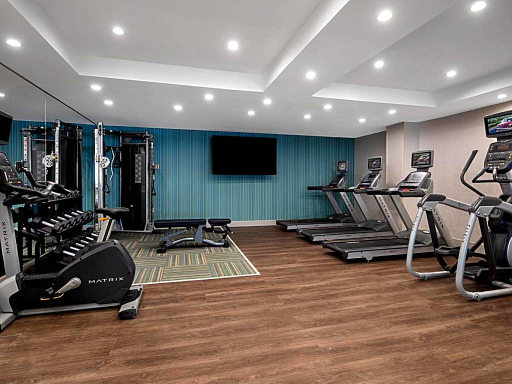 Holiday Inn Express & Suites - Woodside Queens NYC