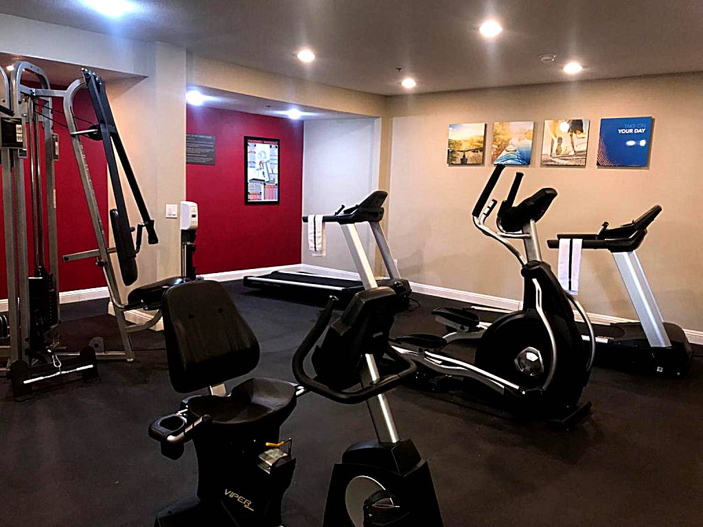 Comfort Inn & Suites Orange County John Wayne Airport