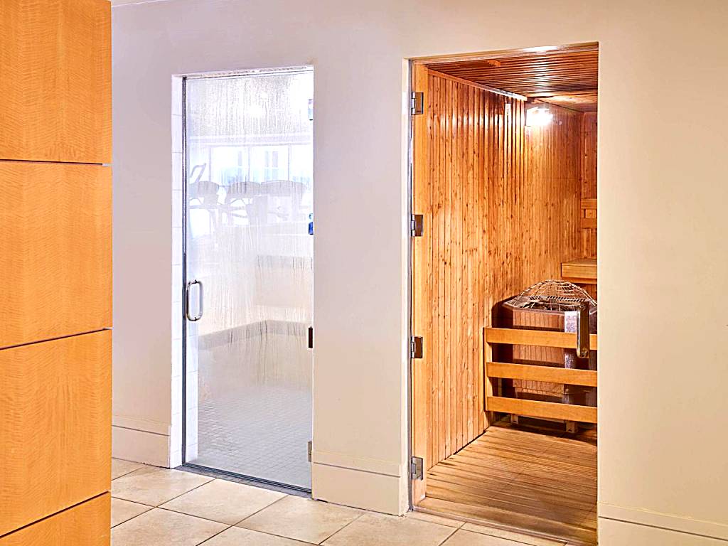 Ala Moana Hotel - Resort Fee Included (Honolulu)