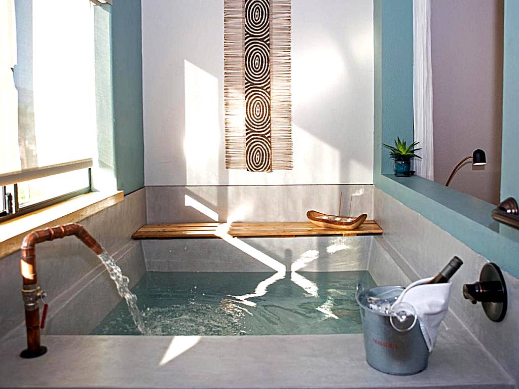 Azure Palm Hot Springs (Desert Hot Springs)