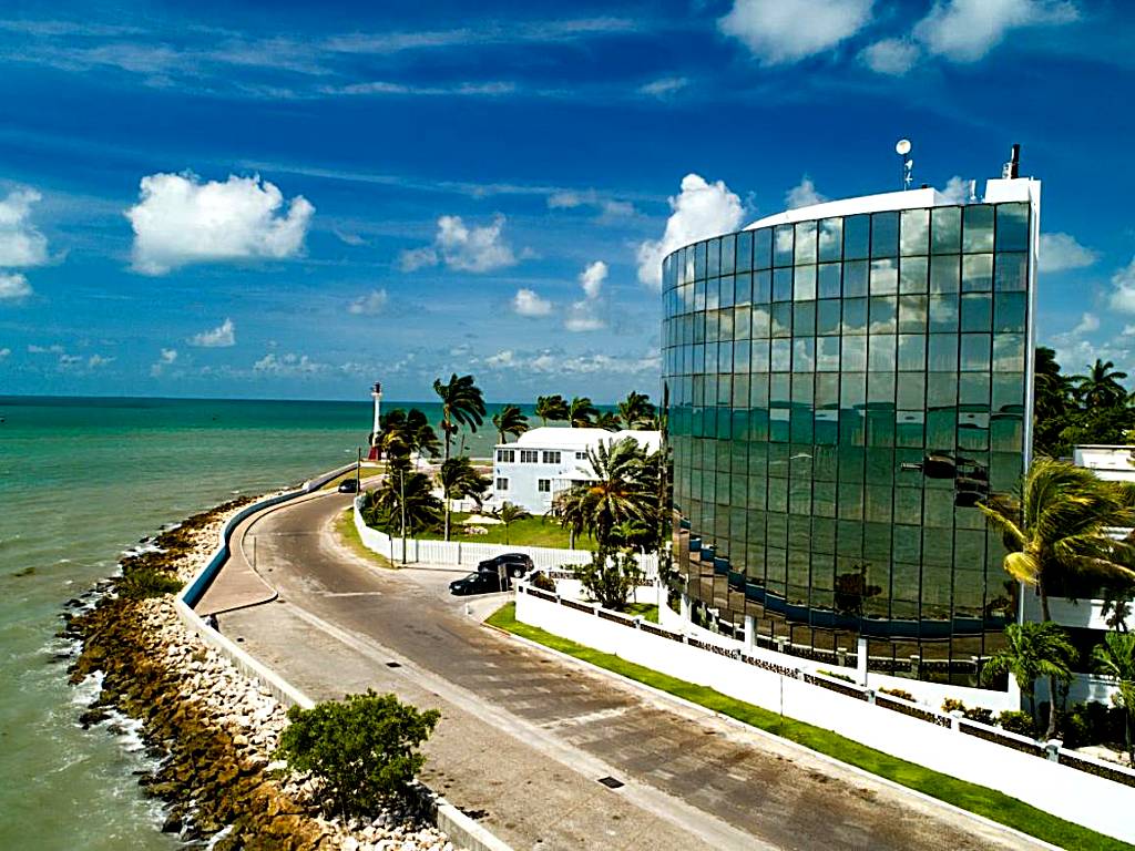 Radisson Fort George Hotel & Marina