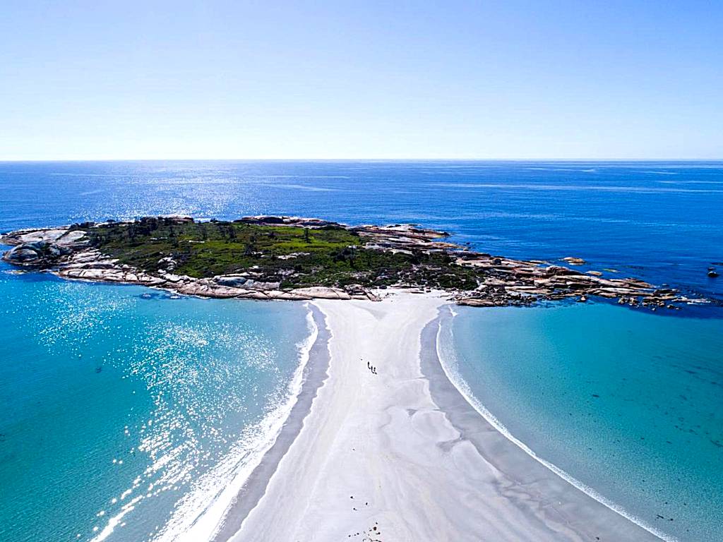 Diamond Island Resort & Bicheno Penguin Show