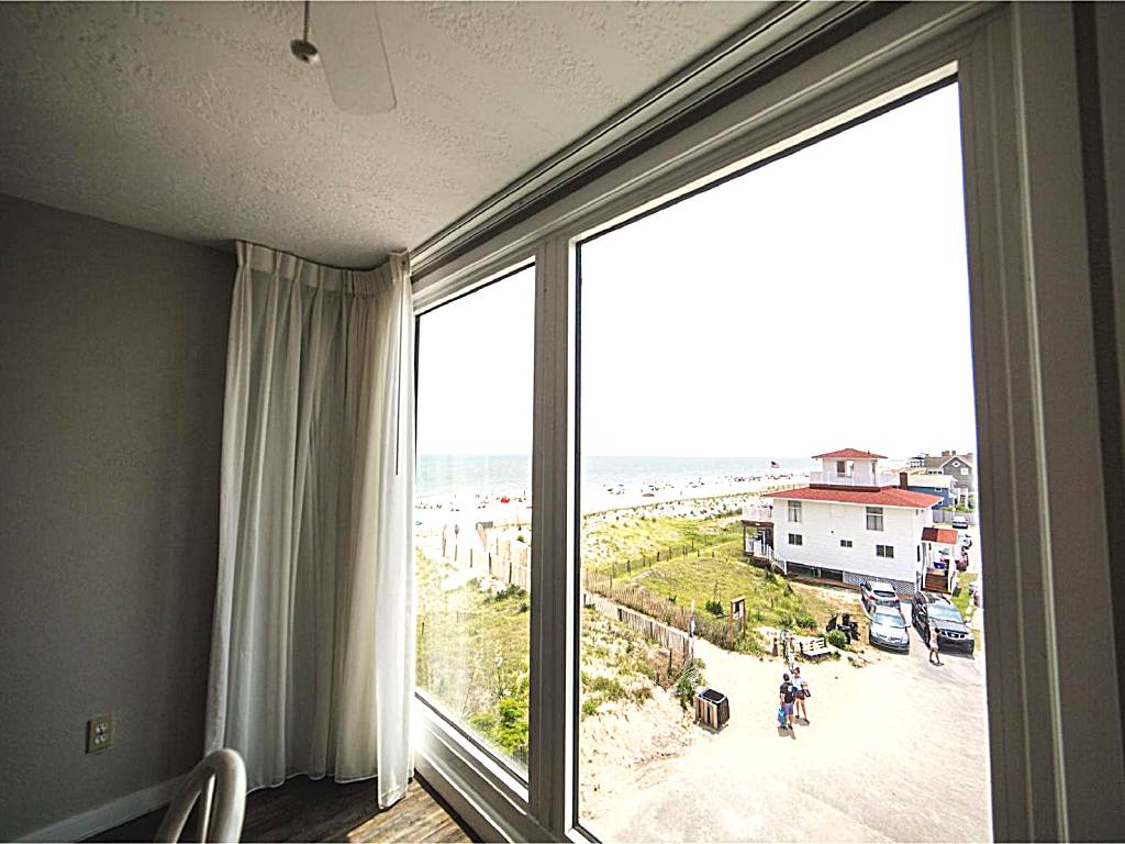 Surf Club Oceanfront Hotel (Dewey Beach)