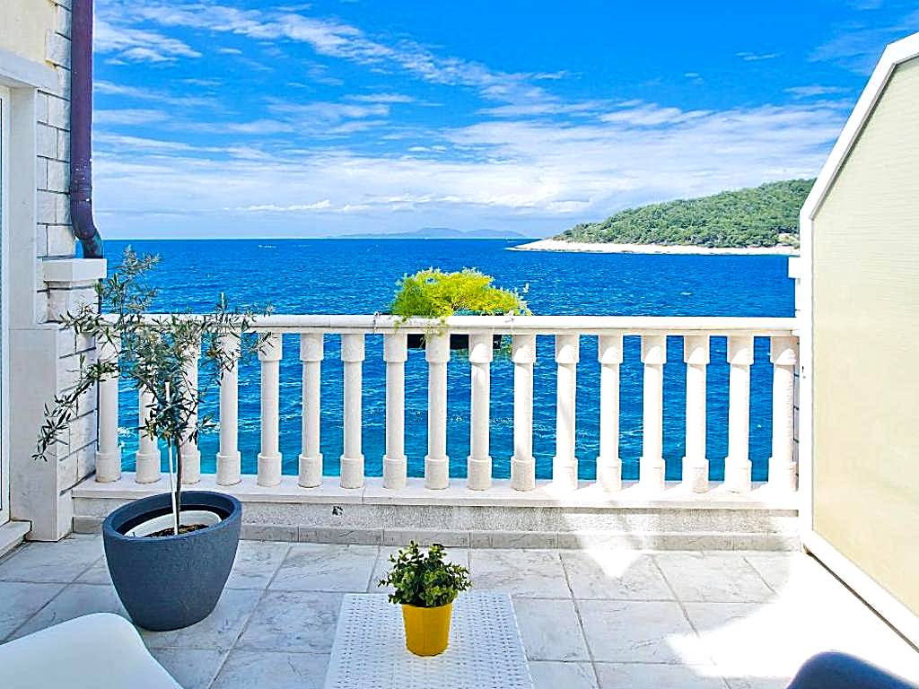 Luxury Bellavista Amazing sea Holidays with Private Beach & Parking (Hvar)