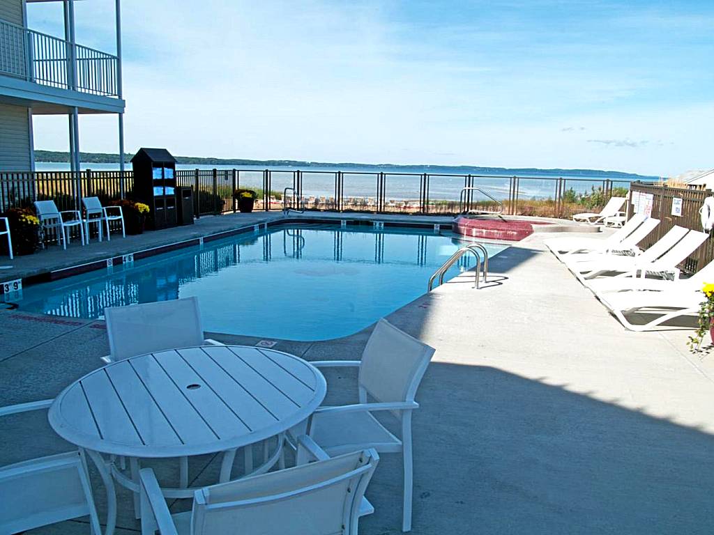 Cherry Tree Inn & Suites (Traverse City)