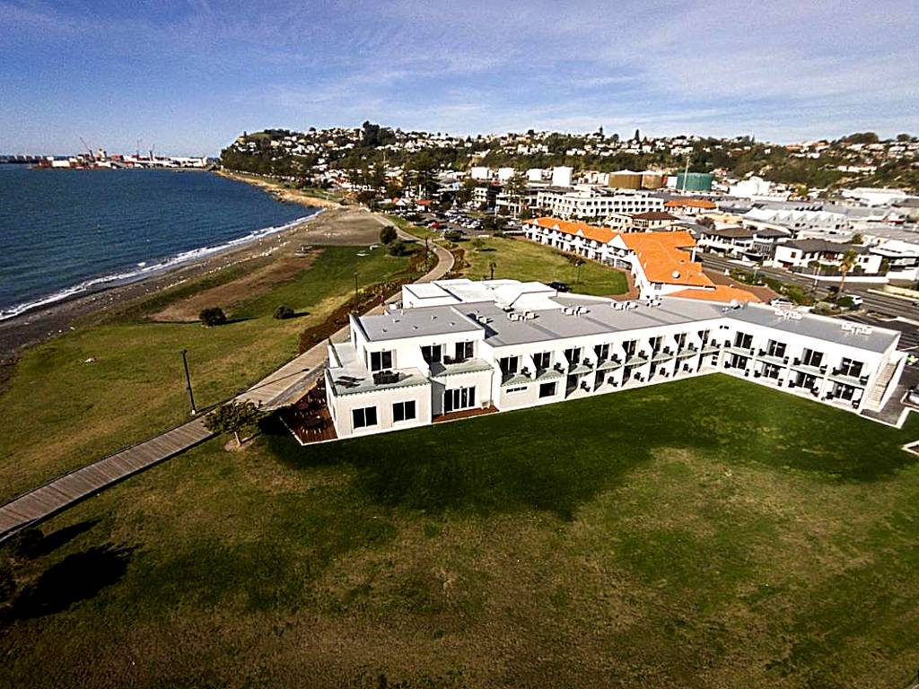 East Pier Hotel