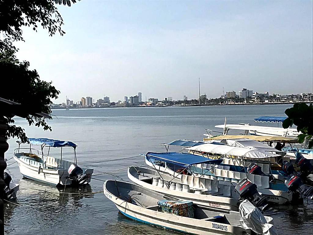 Hotel Jar8 Acuario enfrente al Acuario de Veracruz