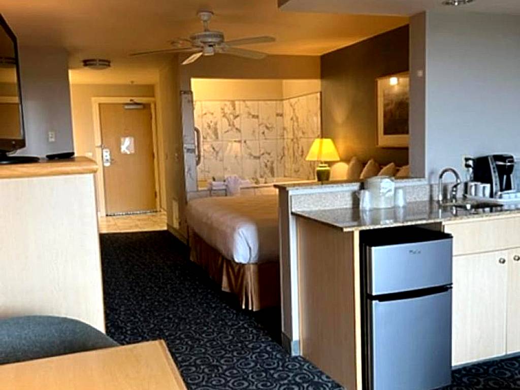 Lighthouse Suites Inn (Ocean Shores)