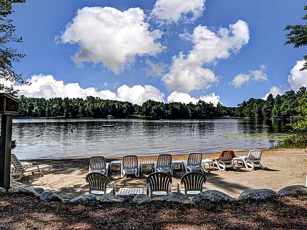Lake Forest Resort (Eagle River)