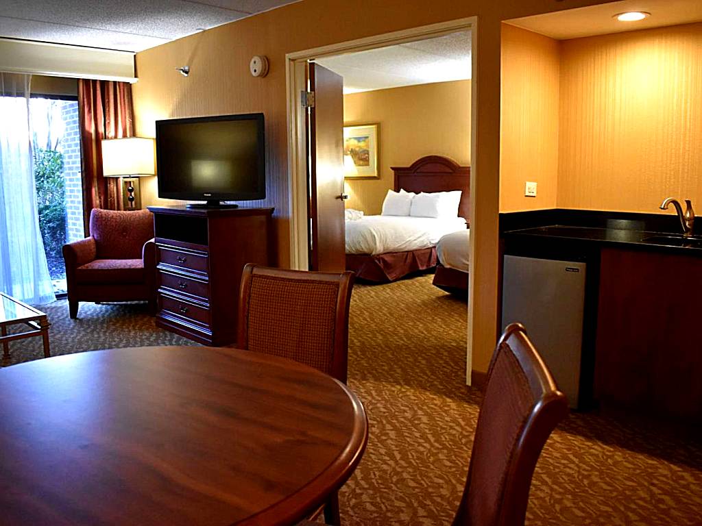 DoubleTree by Hilton Biltmore/Asheville: Double Suite with Balcony - Non-Smoking (Asheville)