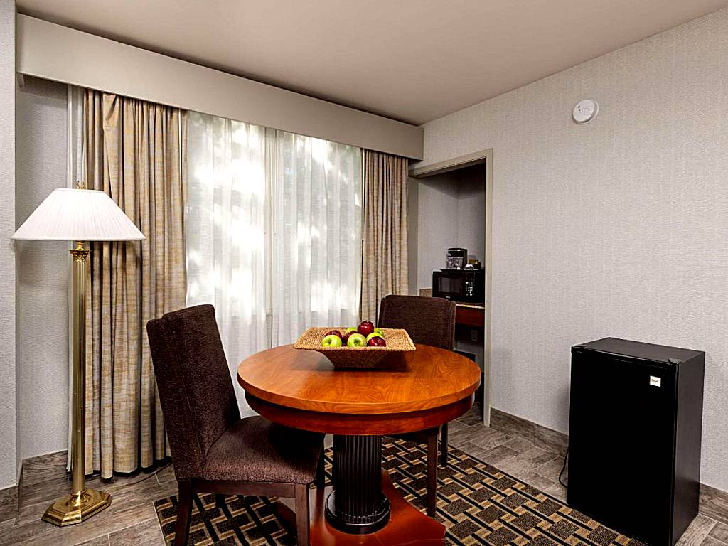 Inn at the Colonnade Baltimore: King Suite with Balcony - Non-Smoking