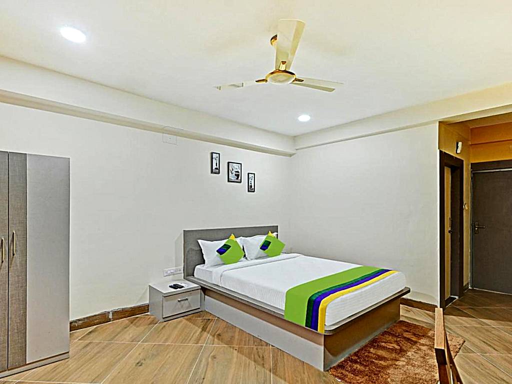 Treebo Trend Sidhartha Elite: Deluxe Double Room