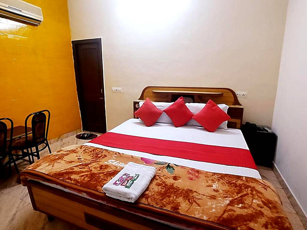 HOTEL HOLIDAY INN PARADISE: Budget Double Room