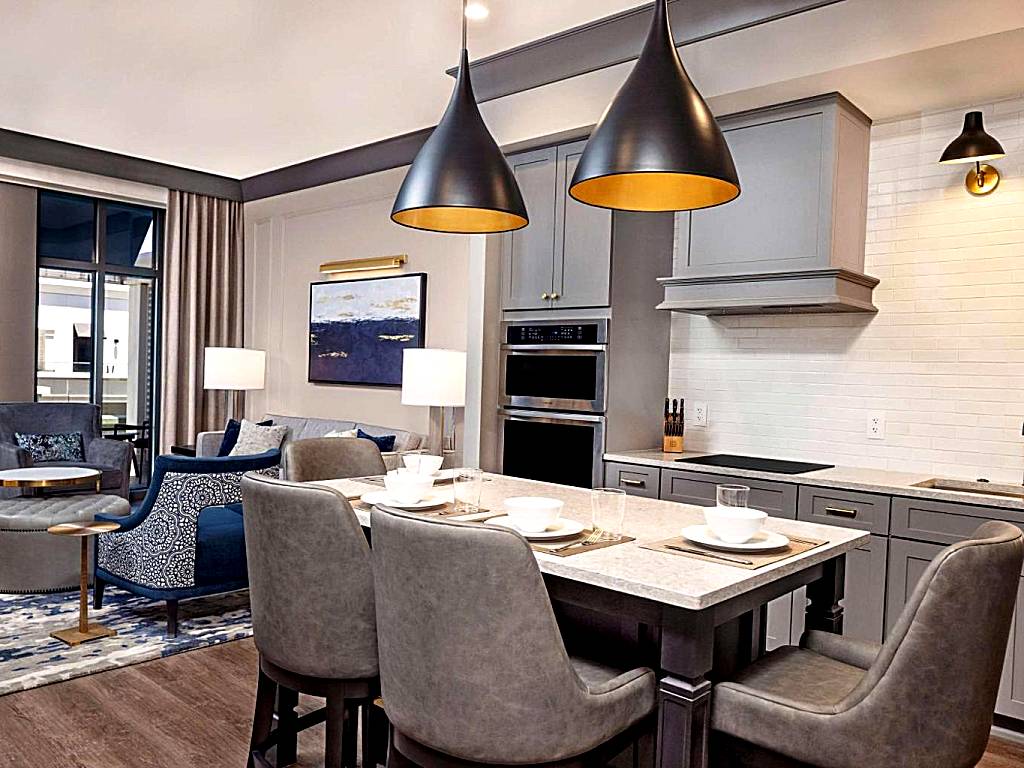 Hilton Club Liberty Place Charleston: One-Bedroom Deluxe King Suite with Balcony