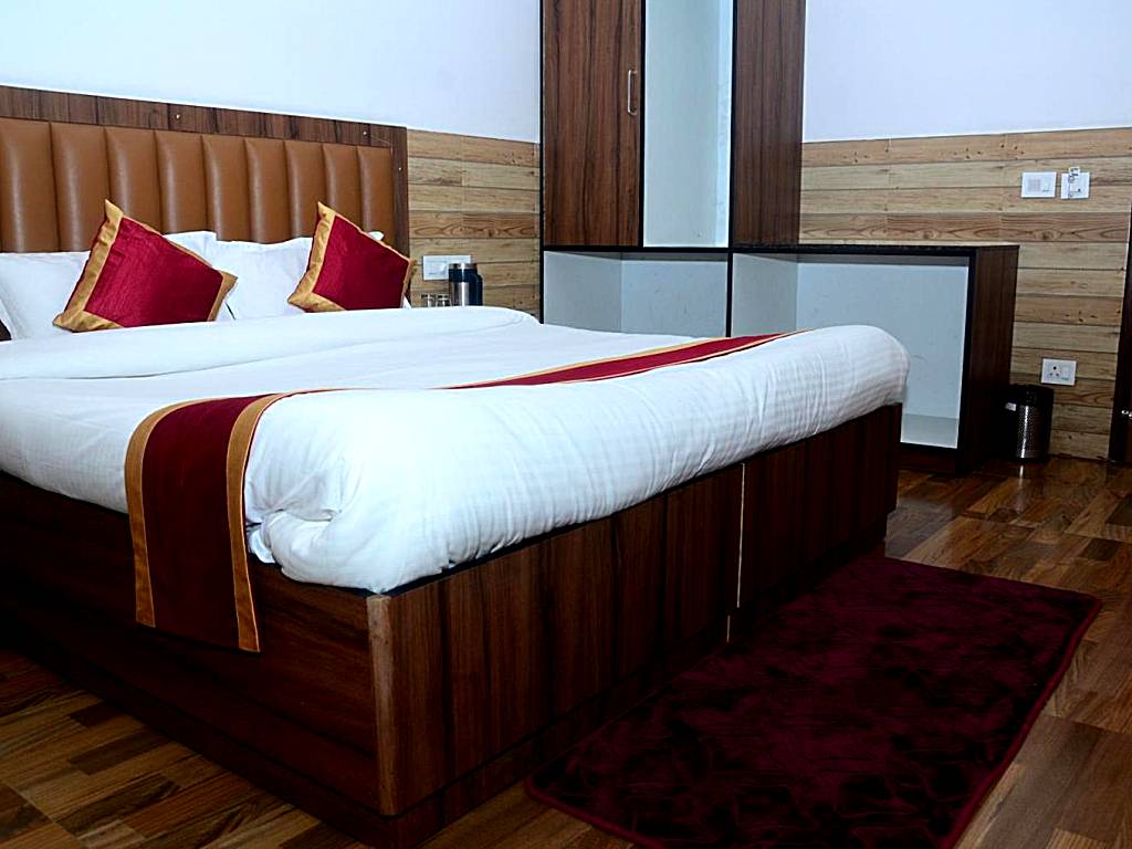 Vishnu Lok: Deluxe Room