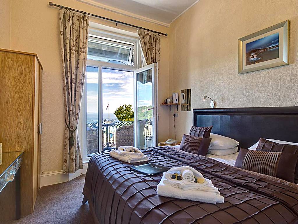 The Downs: Standard Twin Room with Balcony and Sea View (Torquay)