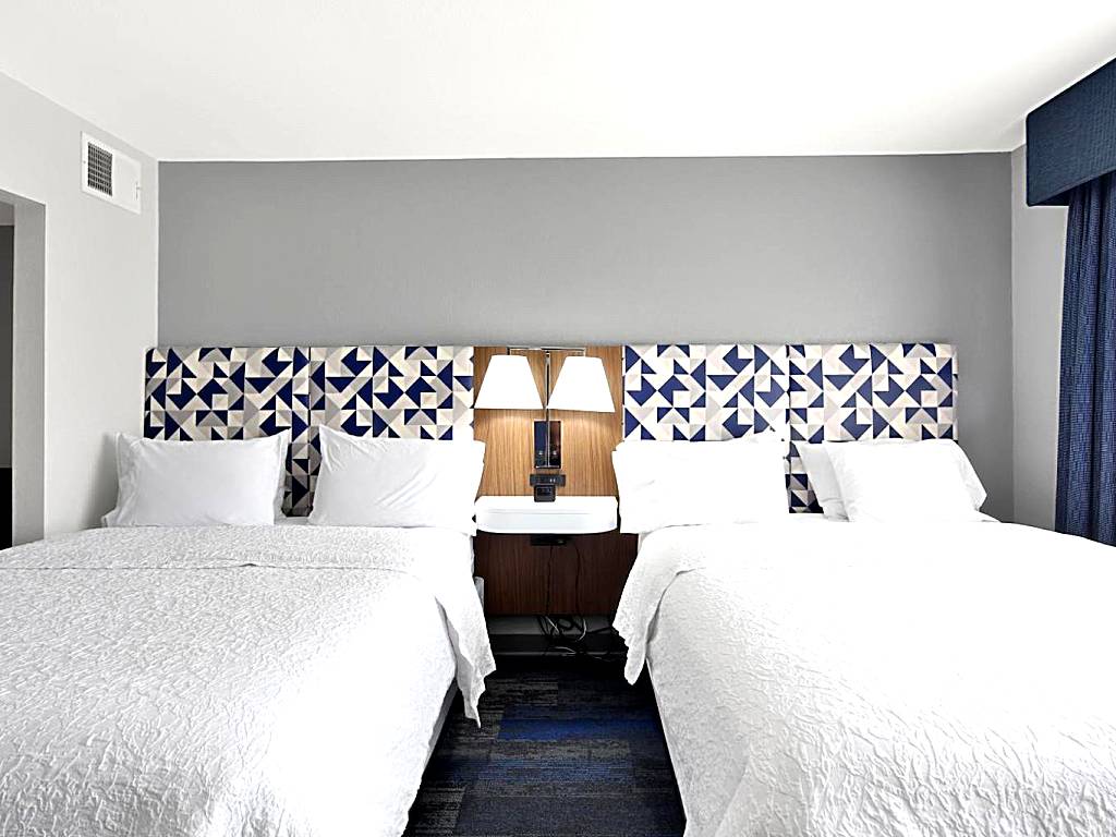 Hampton Inn & Suites Santa Ana/Orange County Airport: Two Queen Studio with Balcony (Santa Ana)