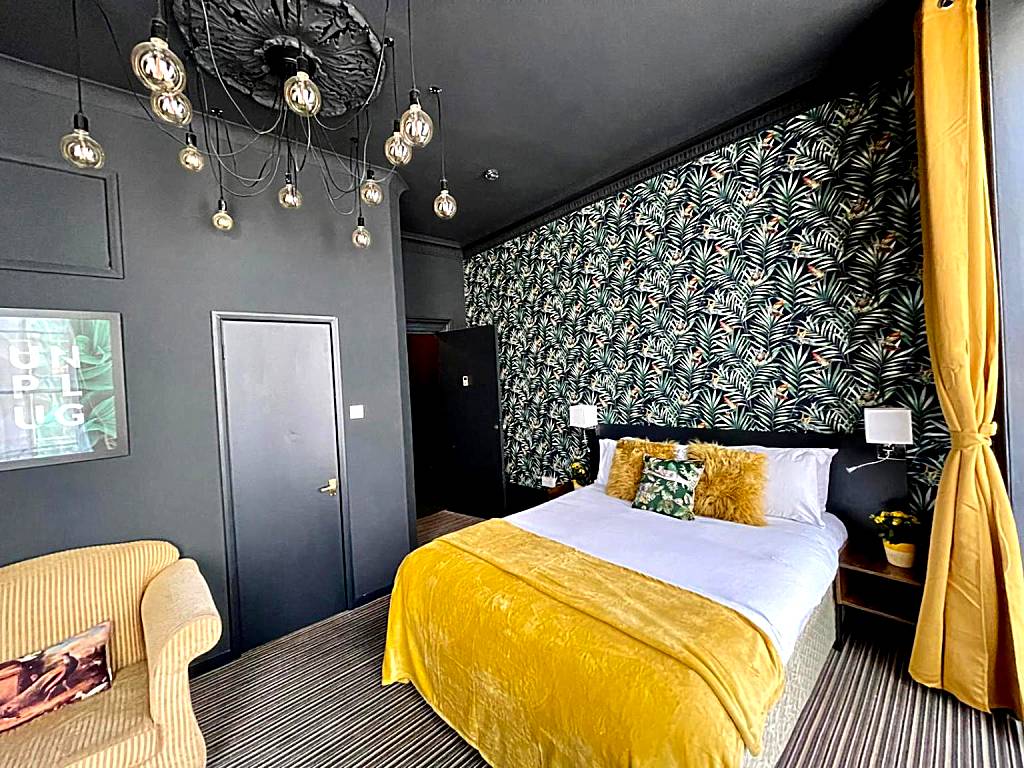 Brighton Black Hotel & Hot Tubs: Deluxe Suite with Sea View (Brighton & Hove)