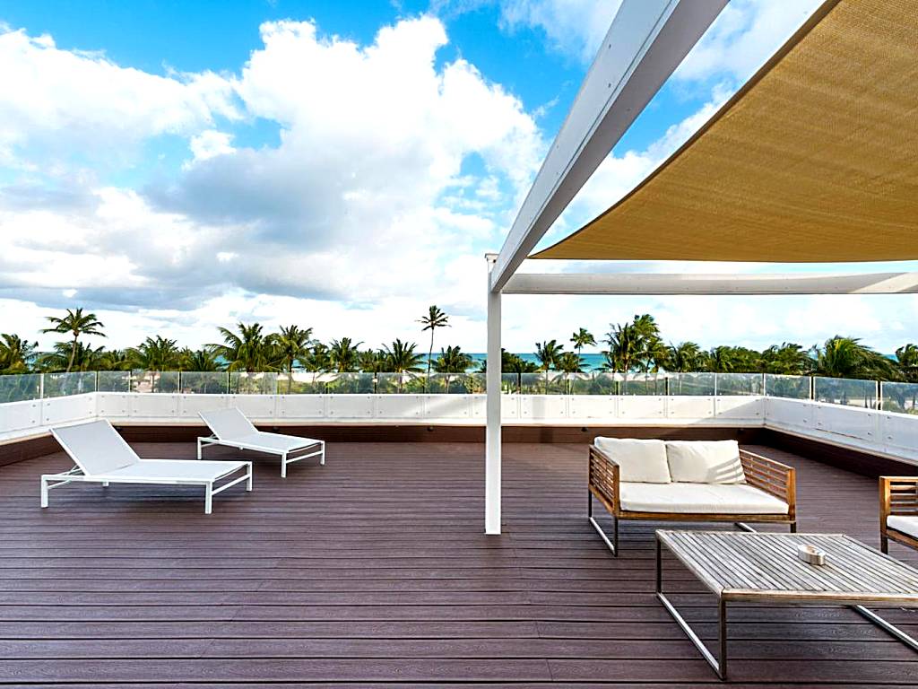 Penguin Hotel: Ocean Front Room King Bed with Terrace (Miami Beach)