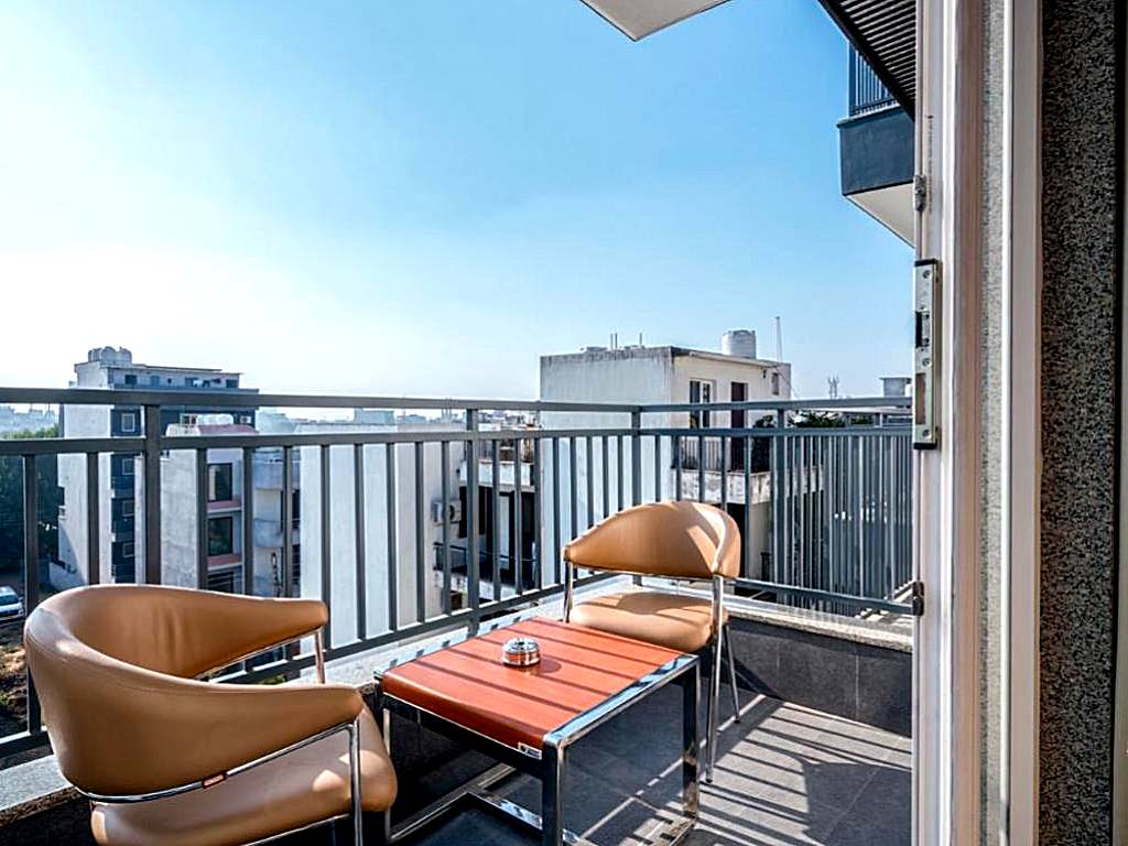 The Palms Inn: Studio with Balcony
