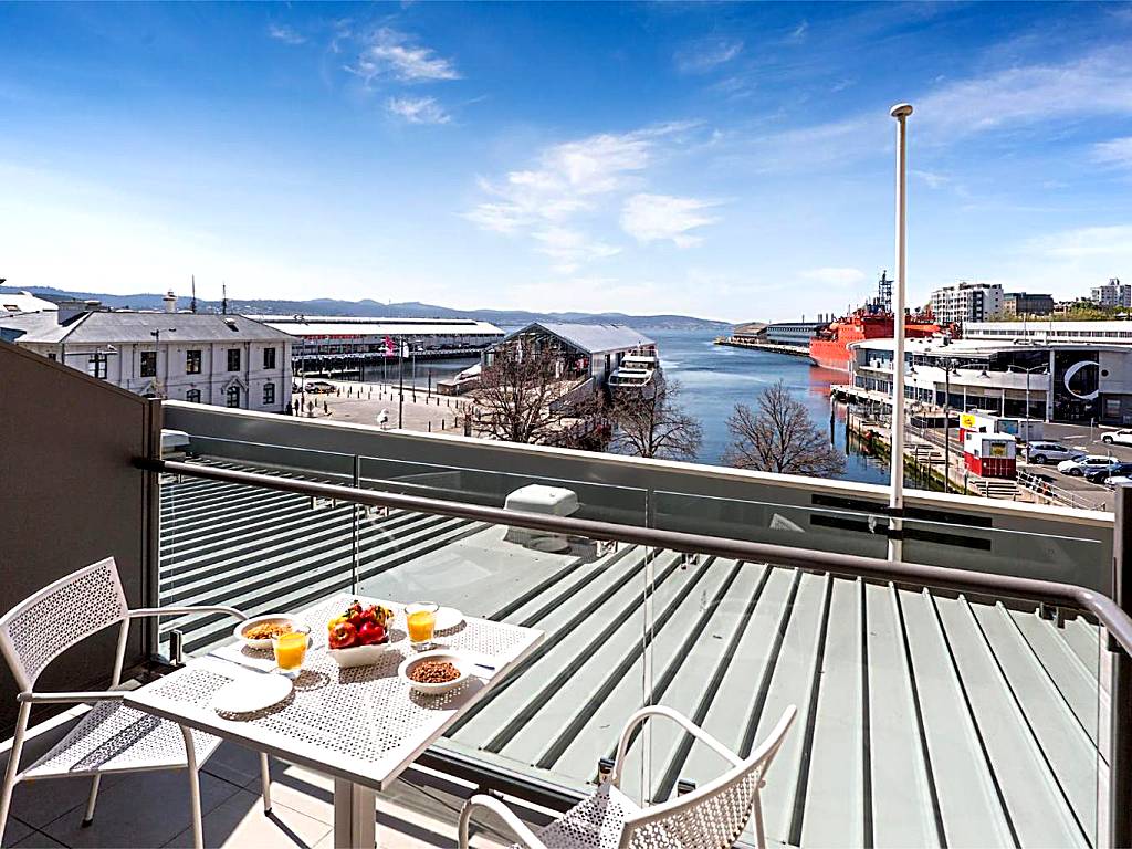 Customs House Hotel: Water Front Superior