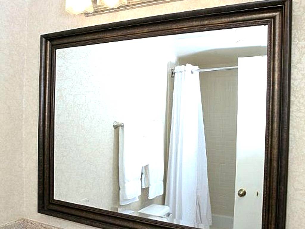 Senate Suites Extended Stay Hotel: Queen Suite with Sofa Bed (Topeka)