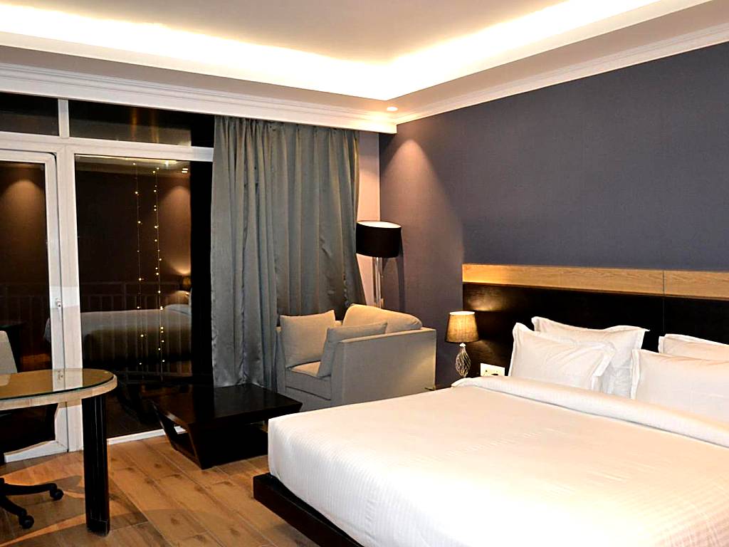 Velvet Grey: King Room with Balcony