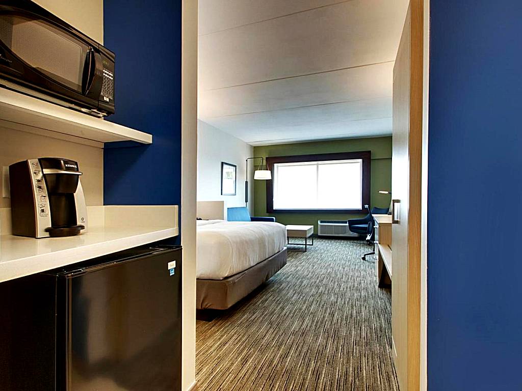 Holiday Inn Express & Suites - Elizabethtown North: King Suite (Elizabethtown)