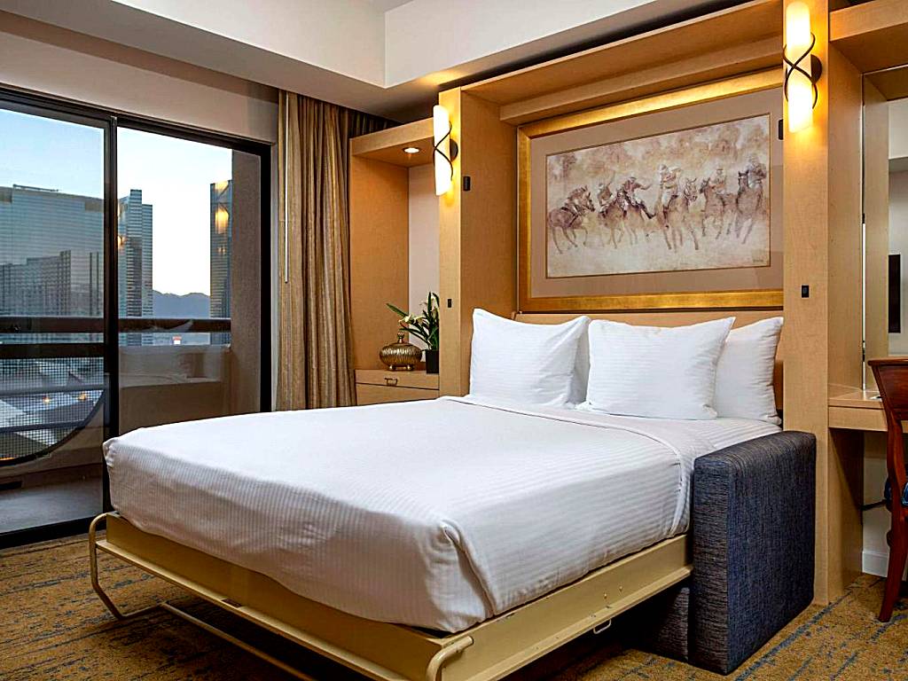 Hilton Vacation Club Polo Towers Las Vegas: 2 BEDROOM 1 KING 1 QUEEN DELUXE SUITE BALCONY
