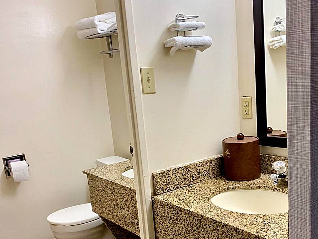 Super 5 Inn: Queen Room - Non-Smoking