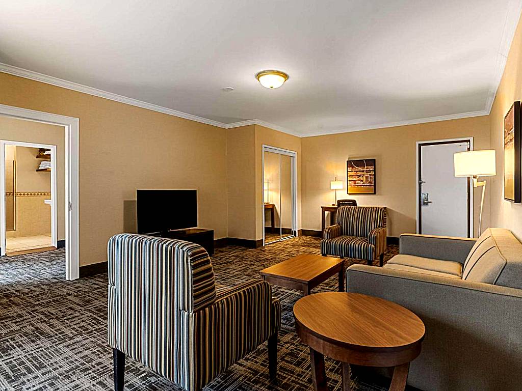 Best Western Ville-Marie Hotel & Suites: King Suite with Jacuzzi