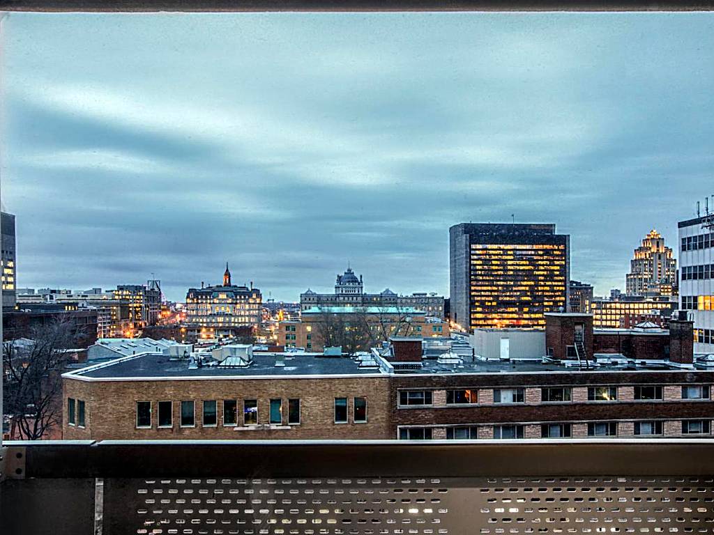 Hotel Faubourg Montreal Centre-Ville Downtown: Queen Suite with Balcony