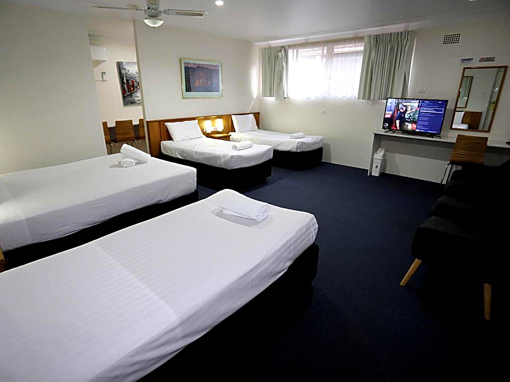 Reign Inn Newcastle: Family Room (Not Pet Friendly)