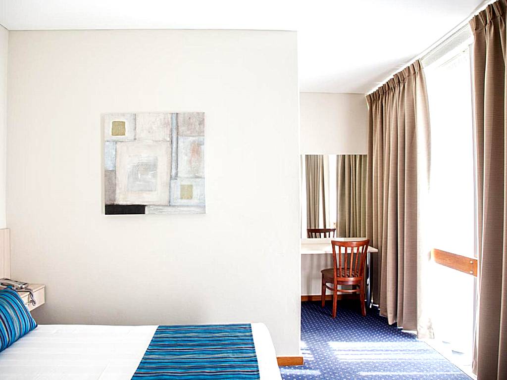 Tudor Inn Newcastle: Queen Suite - single occupancy