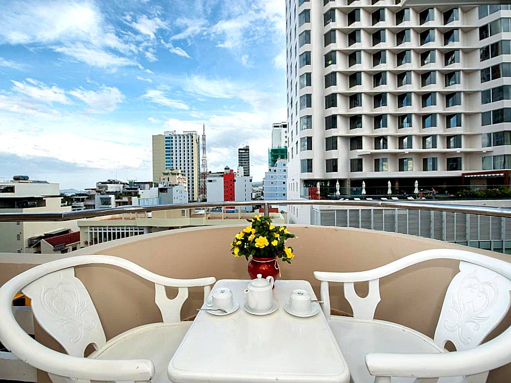 Palm Beach Hotel: Deluxe Double or Twin Room with City View